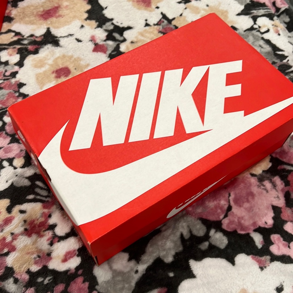 Nike woman’s air max 90 velvet teal with special addition silver hardware